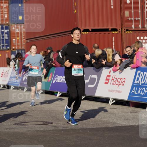 03.10.2025 - Köhlbrandbrückenlauf Michael Burmester http://msf.ph/oto/9006389 03.10.2025 10:08:27 Ziel 1089, 1172, 1203, 1238, 1257, 1338, 1371, 1489, 1508, 1601, 1739, 1753, 1755, 1876, 2735, 2736, 2776, 2942, 3071, 3123, 3752, 3778 meine-sportfotos.de