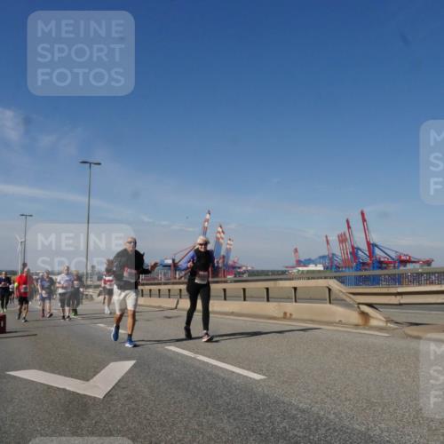 03.10.2025 - Köhlbrandbrückenlauf Matties Gatica Varas http://msf.ph/oto/9006391 03.10.2025 13:01:25 Position 2 118 meine-sportfotos.de