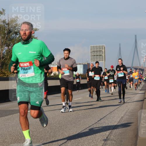 03.10.2025 - Köhlbrandbrückenlauf Luisa Fischer http://msf.ph/oto/9006392 03.10.2025 10:48:08 Position 3 3041 meine-sportfotos.de