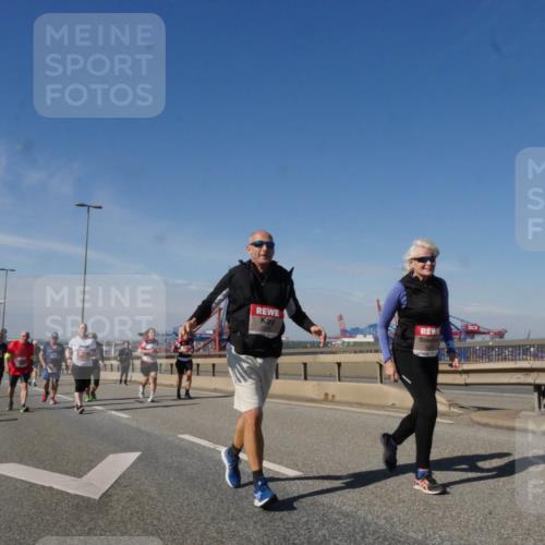 03.10.2025 - Köhlbrandbrückenlauf Matties Gatica Varas http://msf.ph/oto/9006412 03.10.2025 13:01:27 Position 2 118 meine-sportfotos.de