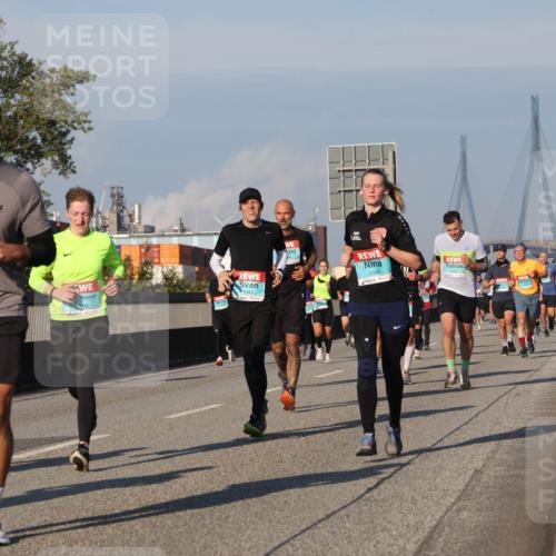 03.10.2025 - Köhlbrandbrückenlauf Luisa Fischer http://msf.ph/oto/9006417 03.10.2025 10:48:10 Position 3 3817, 10, 1043, 3568 meine-sportfotos.de