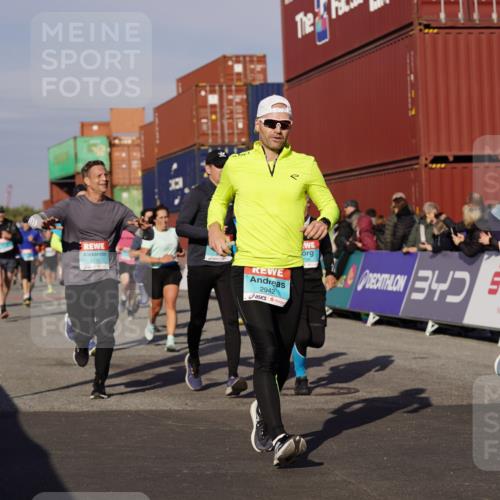 03.10.2025 - Köhlbrandbrückenlauf Michael Burmester http://msf.ph/oto/9006418 03.10.2025 10:08:29 Ziel 1089, 1172, 1238, 1257, 1338, 1371, 1430, 1489, 1508, 1601, 1739, 1753, 1755, 2735, 2736, 2776, 2942, 3071, 3123, 3261, 3369, 3752 meine-sportfotos.de