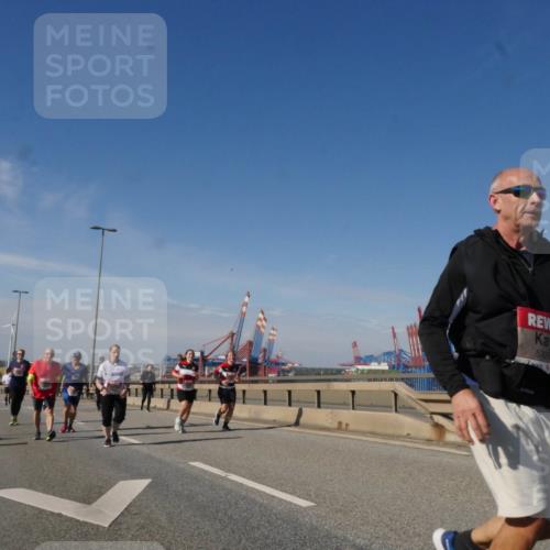 03.10.2025 - Köhlbrandbrückenlauf Matties Gatica Varas http://msf.ph/oto/9006420 03.10.2025 13:01:28 Position 2 5305 meine-sportfotos.de