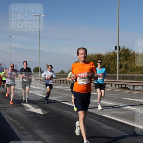 03.10.2025 - Köhlbrandbrückenlauf Julia Fischer http://msf.ph/oto/9006422 03.10.2025 12:44:12 Position 3 4078, 4114 meine-sportfotos.de