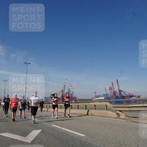 03.10.2025 - Köhlbrandbrückenlauf Matties Gatica Varas http://msf.ph/oto/9006425 03.10.2025 13:01:28 Position 2 18 meine-sportfotos.de