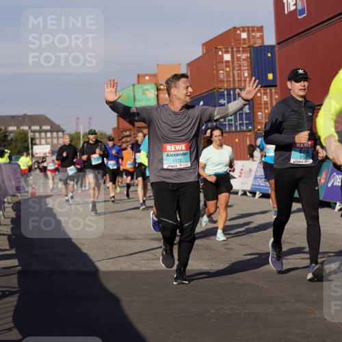 03.10.2025 - Köhlbrandbrückenlauf Michael Burmester http://msf.ph/oto/9006426 03.10.2025 10:08:29 Ziel 1089, 1172, 1238, 1257, 1338, 1371, 1430, 1489, 1508, 1601, 1739, 1753, 1755, 2735, 2736, 2776, 2942, 3071, 3123, 3261, 3369, 3752 meine-sportfotos.de