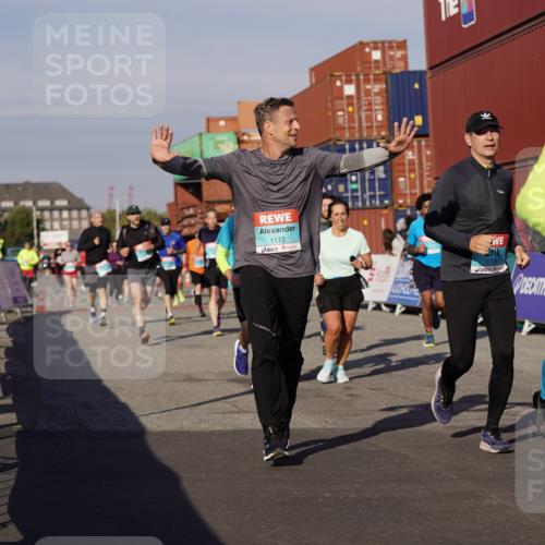03.10.2025 - Köhlbrandbrückenlauf Michael Burmester http://msf.ph/oto/9006437 03.10.2025 10:08:29 Ziel 1089, 1172, 1238, 1257, 1338, 1371, 1430, 1489, 1508, 1601, 1739, 1753, 1755, 2735, 2736, 2776, 2942, 3071, 3123, 3261, 3369, 3752 meine-sportfotos.de