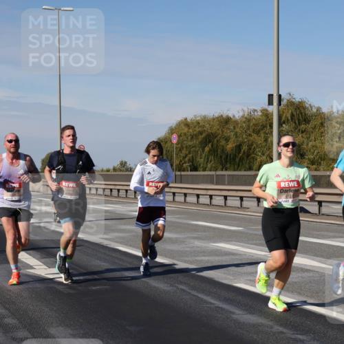 03.10.2025 - Köhlbrandbrückenlauf Julia Fischer http://msf.ph/oto/9006439 03.10.2025 12:44:13 Position 3 6762, 4123, 4114 meine-sportfotos.de