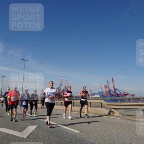 03.10.2025 - Köhlbrandbrückenlauf Matties Gatica Varas http://msf.ph/oto/9006440 03.10.2025 13:01:30 Position 2 118 meine-sportfotos.de