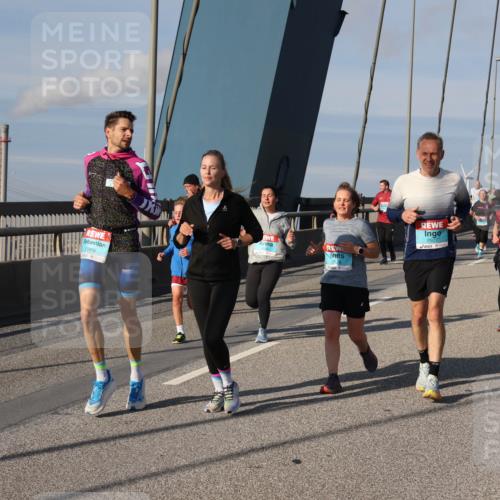 03.10.2025 - Köhlbrandbrückenlauf Julia Fischer http://msf.ph/oto/9006453 03.10.2025 09:56:06 Position 2 2969, 2977, 64 meine-sportfotos.de