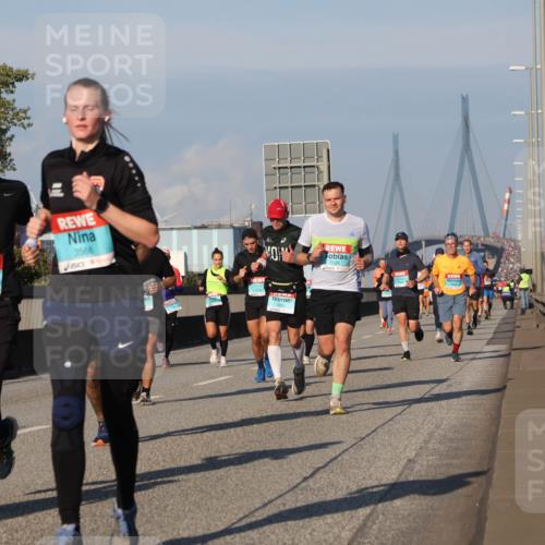 03.10.2025 - Köhlbrandbrückenlauf Luisa Fischer http://msf.ph/oto/9006459 03.10.2025 10:48:12 Position 3 1043, 3568, 1226 meine-sportfotos.de