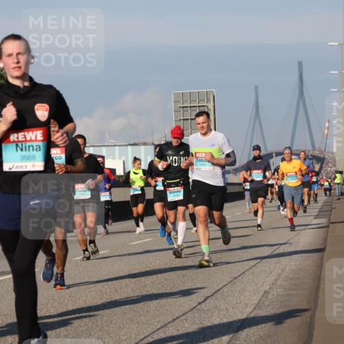 03.10.2025 - Köhlbrandbrückenlauf Luisa Fischer http://msf.ph/oto/9006462 03.10.2025 10:48:12 Position 3 1043, 3568, 1146, 1226 meine-sportfotos.de