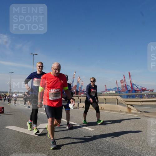 03.10.2025 - Köhlbrandbrückenlauf Matties Gatica Varas http://msf.ph/oto/9006473 03.10.2025 13:01:32 Position 2 4295 meine-sportfotos.de