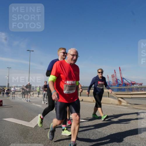 03.10.2025 - Köhlbrandbrückenlauf Matties Gatica Varas http://msf.ph/oto/9006477 03.10.2025 13:01:33 Position 2 74, 4295, 118 meine-sportfotos.de