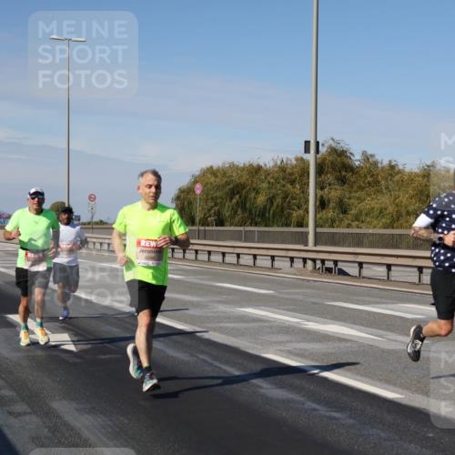 03.10.2025 - Köhlbrandbrückenlauf Julia Fischer http://msf.ph/oto/9006490 03.10.2025 12:44:18 Position 3 4096 meine-sportfotos.de