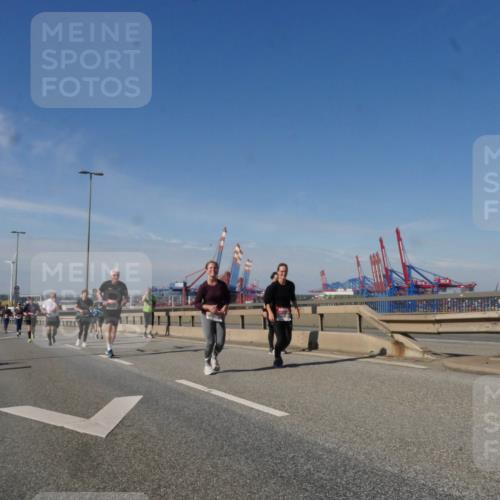 03.10.2025 - Köhlbrandbrückenlauf Matties Gatica Varas http://msf.ph/oto/9006501 03.10.2025 13:01:35 Position 2 111 meine-sportfotos.de