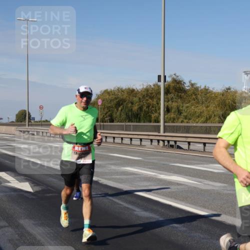 03.10.2025 - Köhlbrandbrückenlauf Julia Fischer http://msf.ph/oto/9006502 03.10.2025 12:44:19 Position 3 4096 meine-sportfotos.de