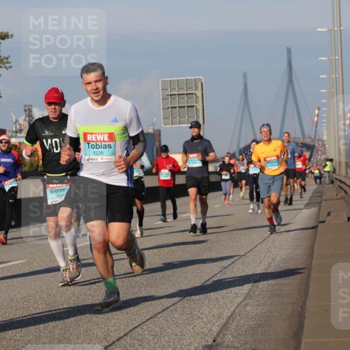 03.10.2025 - Köhlbrandbrückenlauf Luisa Fischer http://msf.ph/oto/9006506 03.10.2025 10:48:15 Position 3 1226, 1146, 3264 meine-sportfotos.de