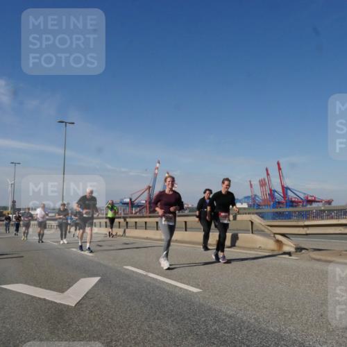 03.10.2025 - Köhlbrandbrückenlauf Matties Gatica Varas http://msf.ph/oto/9006508 03.10.2025 13:01:35 Position 2 118 meine-sportfotos.de
