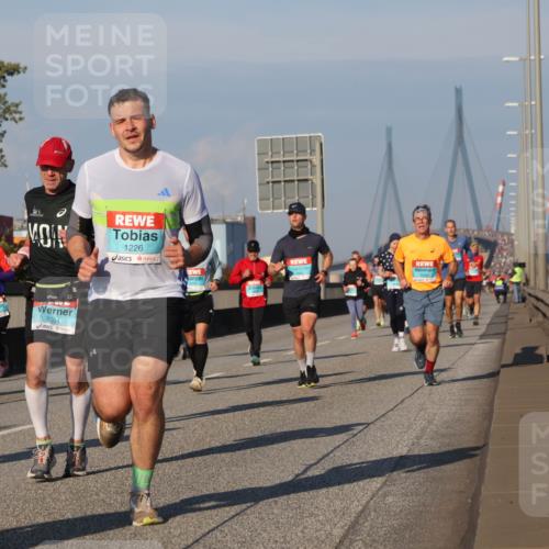 03.10.2025 - Köhlbrandbrückenlauf Luisa Fischer http://msf.ph/oto/9006511 03.10.2025 10:48:15 Position 3 1226, 3264 meine-sportfotos.de