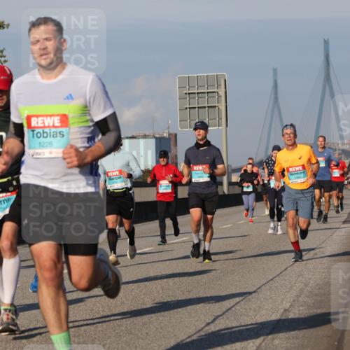 03.10.2025 - Köhlbrandbrückenlauf Luisa Fischer http://msf.ph/oto/9006521 03.10.2025 10:48:15 Position 3 328, 1226, 3820, 3495 meine-sportfotos.de