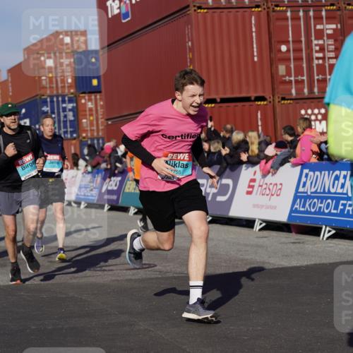 03.10.2025 - Köhlbrandbrückenlauf Michael Burmester http://msf.ph/oto/9006525 03.10.2025 10:08:33 Ziel 1089, 1172, 1430, 1489, 1508, 1525, 1739, 1753, 1755, 2731, 2734, 2735, 2736, 2776, 2942, 3123, 3189, 3261, 3369, 3752 meine-sportfotos.de