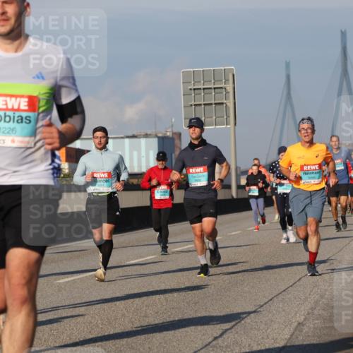 03.10.2025 - Köhlbrandbrückenlauf Luisa Fischer http://msf.ph/oto/9006530 03.10.2025 10:48:16 Position 3 3264, 1226, 3820, 3204, 3224, 3495 meine-sportfotos.de