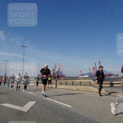 03.10.2025 - Köhlbrandbrückenlauf Matties Gatica Varas http://msf.ph/oto/9006533 03.10.2025 13:01:37 Position 2  meine-sportfotos.de