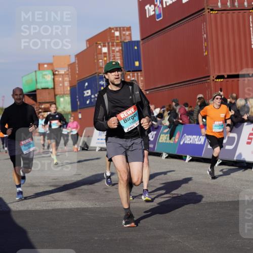 03.10.2025 - Köhlbrandbrückenlauf Michael Burmester http://msf.ph/oto/9006536 03.10.2025 10:08:33 Ziel 1089, 1172, 1430, 1489, 1508, 1525, 1739, 1753, 1755, 2731, 2734, 2735, 2736, 2776, 2942, 3123, 3189, 3261, 3369, 3752 meine-sportfotos.de