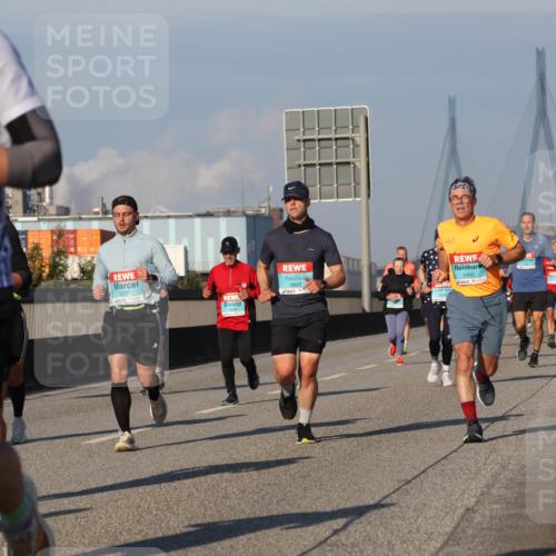 03.10.2025 - Köhlbrandbrückenlauf Luisa Fischer http://msf.ph/oto/9006538 03.10.2025 10:48:16 Position 3 1226, 3204, 3820, 3495 meine-sportfotos.de