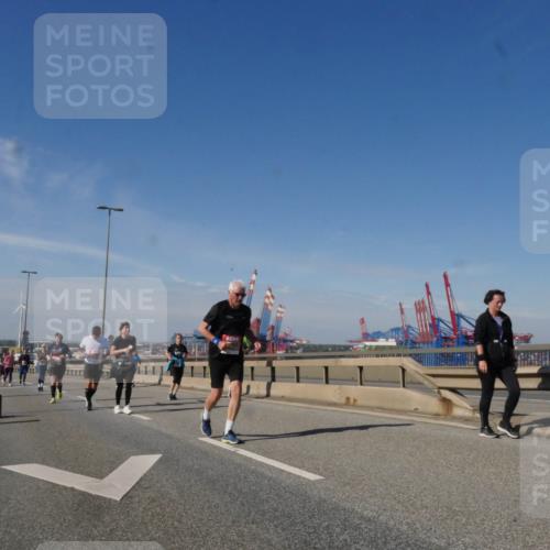 03.10.2025 - Köhlbrandbrückenlauf Matties Gatica Varas http://msf.ph/oto/9006539 03.10.2025 13:01:38 Position 2  meine-sportfotos.de