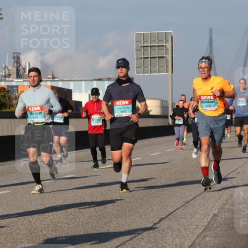 03.10.2025 - Köhlbrandbrückenlauf Luisa Fischer http://msf.ph/oto/9006546 03.10.2025 10:48:17 Position 3 3790, 3820, 3495, 3204 meine-sportfotos.de