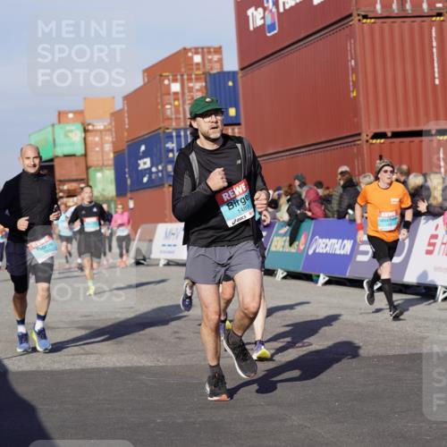 03.10.2025 - Köhlbrandbrückenlauf Michael Burmester http://msf.ph/oto/9006547 03.10.2025 10:08:33 Ziel 1089, 1172, 1430, 1489, 1508, 1525, 1739, 1753, 1755, 2731, 2734, 2735, 2736, 2776, 2942, 3123, 3189, 3261, 3369, 3752 meine-sportfotos.de