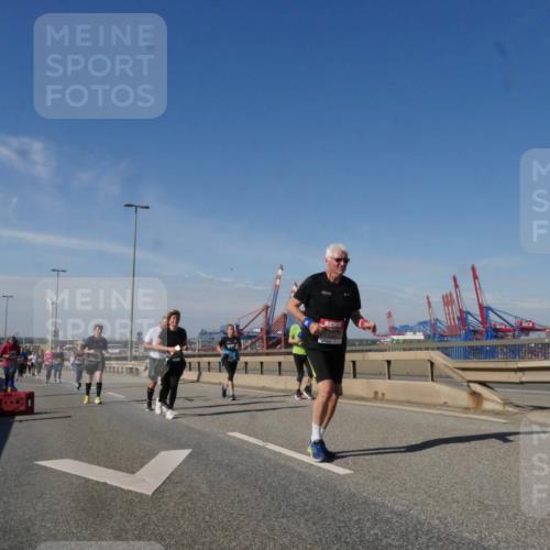 03.10.2025 - Köhlbrandbrückenlauf Matties Gatica Varas http://msf.ph/oto/9006548 03.10.2025 13:01:39 Position 2 118 meine-sportfotos.de