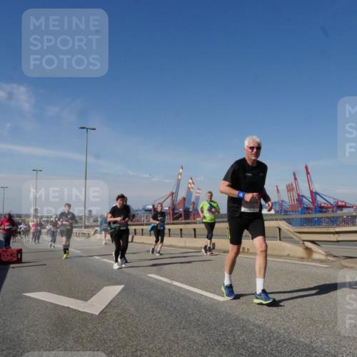 03.10.2025 - Köhlbrandbrückenlauf Matties Gatica Varas http://msf.ph/oto/9006553 03.10.2025 13:01:39 Position 2 18 meine-sportfotos.de