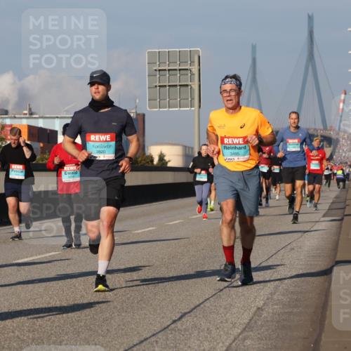 03.10.2025 - Köhlbrandbrückenlauf Luisa Fischer http://msf.ph/oto/9006559 03.10.2025 10:48:17 Position 3 3820, 3495, 3204 meine-sportfotos.de