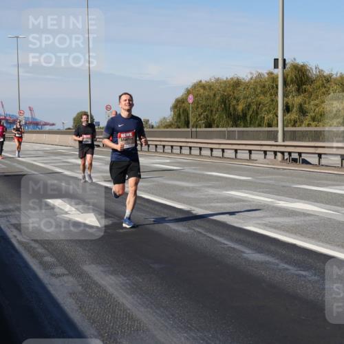 03.10.2025 - Köhlbrandbrückenlauf Julia Fischer http://msf.ph/oto/9006560 03.10.2025 12:44:34 Position 3 111112 meine-sportfotos.de
