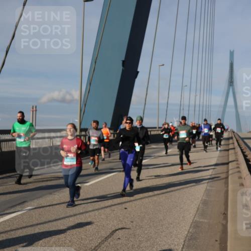 03.10.2025 - Köhlbrandbrückenlauf Julia Fischer http://msf.ph/oto/9006561 03.10.2025 09:56:31 Position 2  meine-sportfotos.de