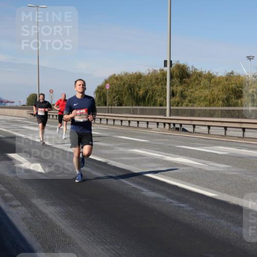 03.10.2025 - Köhlbrandbrückenlauf Julia Fischer http://msf.ph/oto/9006566 03.10.2025 12:44:35 Position 3  meine-sportfotos.de