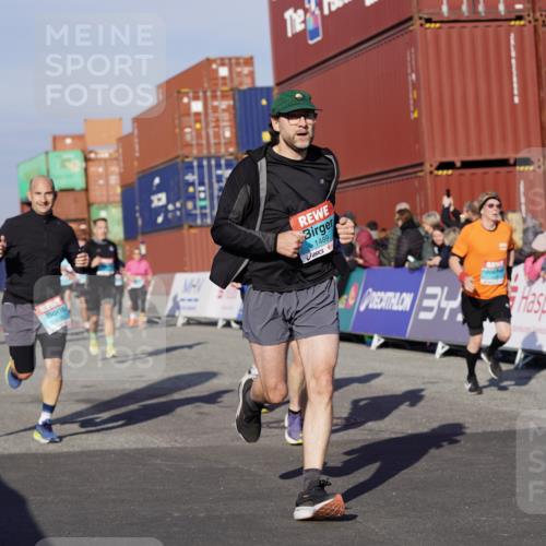 03.10.2025 - Köhlbrandbrückenlauf Michael Burmester http://msf.ph/oto/9006567 03.10.2025 10:08:34 Ziel 1089, 1172, 1430, 1489, 1506, 1508, 1525, 1566, 1567, 1739, 1753, 1755, 2731, 2734, 2735, 2736, 2776, 3123, 3189, 3261, 3369, 3752 meine-sportfotos.de