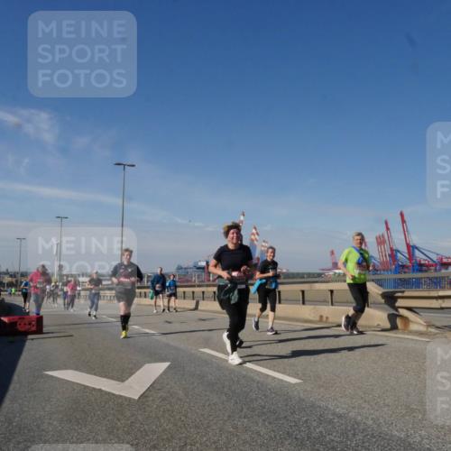 03.10.2025 - Köhlbrandbrückenlauf Matties Gatica Varas http://msf.ph/oto/9006570 03.10.2025 13:01:41 Position 2  meine-sportfotos.de