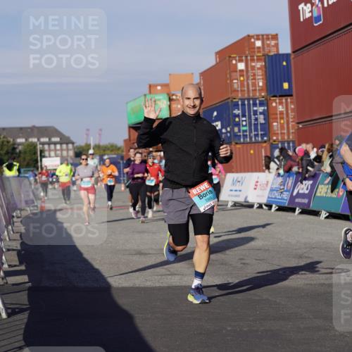 03.10.2025 - Köhlbrandbrückenlauf Michael Burmester http://msf.ph/oto/9006577 03.10.2025 10:08:34 Ziel 1089, 1172, 1430, 1489, 1506, 1508, 1525, 1566, 1567, 1739, 1753, 1755, 2731, 2734, 2735, 2736, 2776, 3123, 3189, 3261, 3369, 3752 meine-sportfotos.de