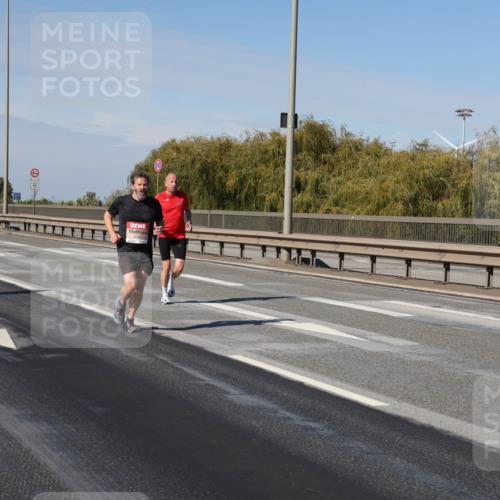 03.10.2025 - Köhlbrandbrückenlauf Julia Fischer http://msf.ph/oto/9006590 03.10.2025 12:44:36 Position 3 4042 meine-sportfotos.de