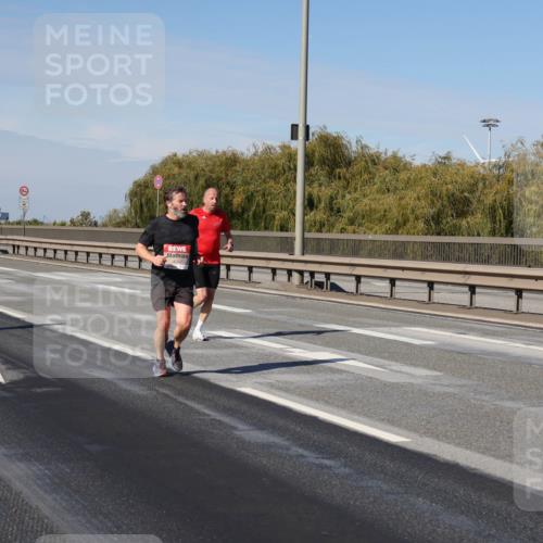 03.10.2025 - Köhlbrandbrückenlauf Julia Fischer http://msf.ph/oto/9006595 03.10.2025 12:44:37 Position 3  meine-sportfotos.de
