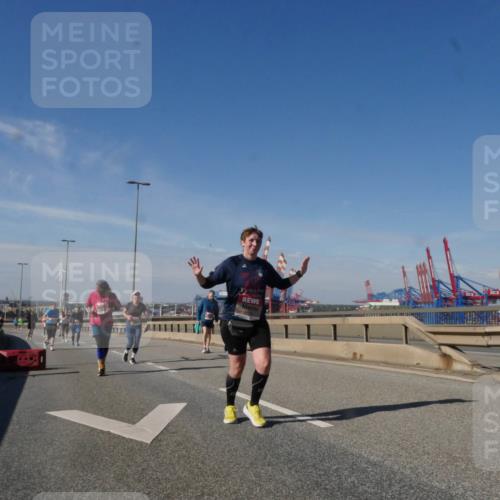 03.10.2025 - Köhlbrandbrückenlauf Matties Gatica Varas http://msf.ph/oto/9006596 03.10.2025 13:01:43 Position 2 1111, 650 meine-sportfotos.de
