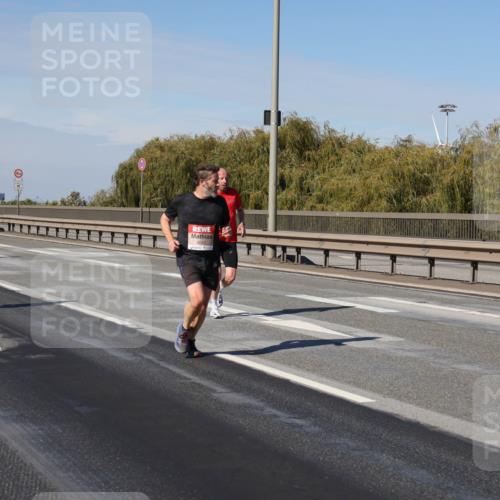 03.10.2025 - Köhlbrandbrückenlauf Julia Fischer http://msf.ph/oto/9006598 03.10.2025 12:44:37 Position 3 4042 meine-sportfotos.de