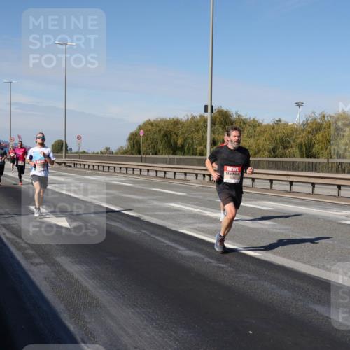 03.10.2025 - Köhlbrandbrückenlauf Julia Fischer http://msf.ph/oto/9006603 03.10.2025 12:44:38 Position 3 4042 meine-sportfotos.de