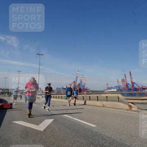 03.10.2025 - Köhlbrandbrückenlauf Matties Gatica Varas http://msf.ph/oto/9006614 03.10.2025 13:01:44 Position 2  meine-sportfotos.de