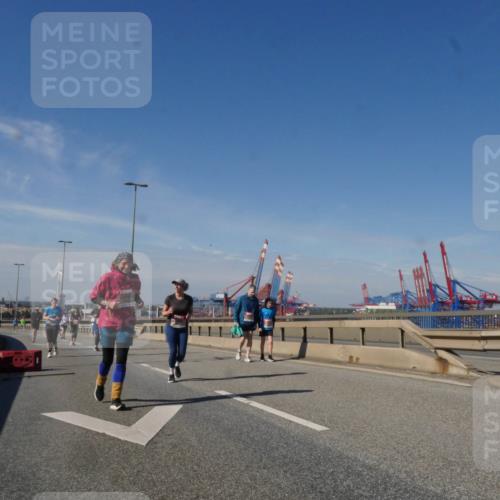 03.10.2025 - Köhlbrandbrückenlauf Matties Gatica Varas http://msf.ph/oto/9006621 03.10.2025 13:01:45 Position 2  meine-sportfotos.de
