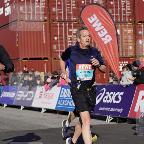 03.10.2025 - Köhlbrandbrückenlauf Michael Burmester http://msf.ph/oto/9006628 03.10.2025 10:08:35 Ziel 1172, 1430, 1489, 1506, 1508, 1525, 1555, 1566, 1567, 1739, 1753, 1755, 1858, 2731, 2734, 2735, 2736, 2776, 3123, 3189, 3261, 3369, 3752 meine-sportfotos.de
